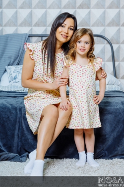 Комплект домашних платьев в стиле family Look для мамы и дочки "Монпансье" М-2125