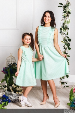 Комплект платьев для мамы и дочки family look "Ромашки" М-2033