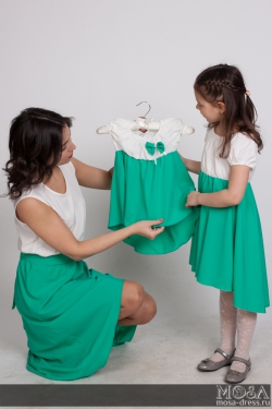 Комплект платьев Family Look для мамы и дочки "Кокетка" М-255