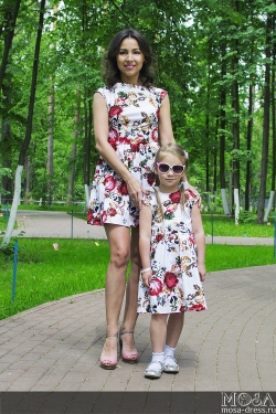 Комплект платьев Family Look для мамы и дочки "Гобелен" М-222