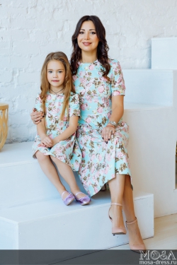Комплект летних платьев с цветочным принтом для мамы и дочки "Тиффани" М-2183
