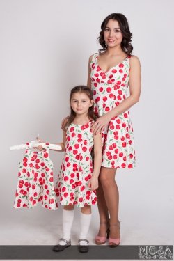 Комплект платьев Family Look для мамы и дочки "Вишневый сад"  М-256