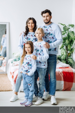 Комплект новогодних свитшотов в стиле family look для всей семьи "Снегири" М-2200