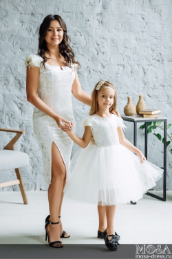 Комплект нарядных бархатных платьев в одном стиле для мамы и дочки "Николь" М-2201