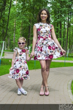 Комплект платьев Family Look для мамы и дочки "Гобелен" М-222